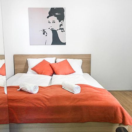 Lovely 2Br Shared Apartment, Enkplatz U3, 15Min To Center Wien Eksteriør bilde