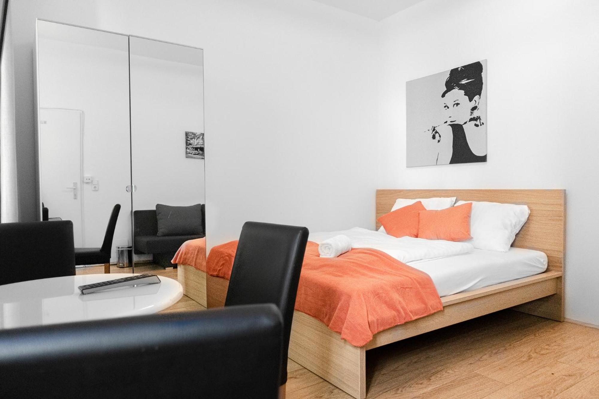 Lovely 2Br Shared Apartment, Enkplatz U3, 15Min To Center Wien Eksteriør bilde