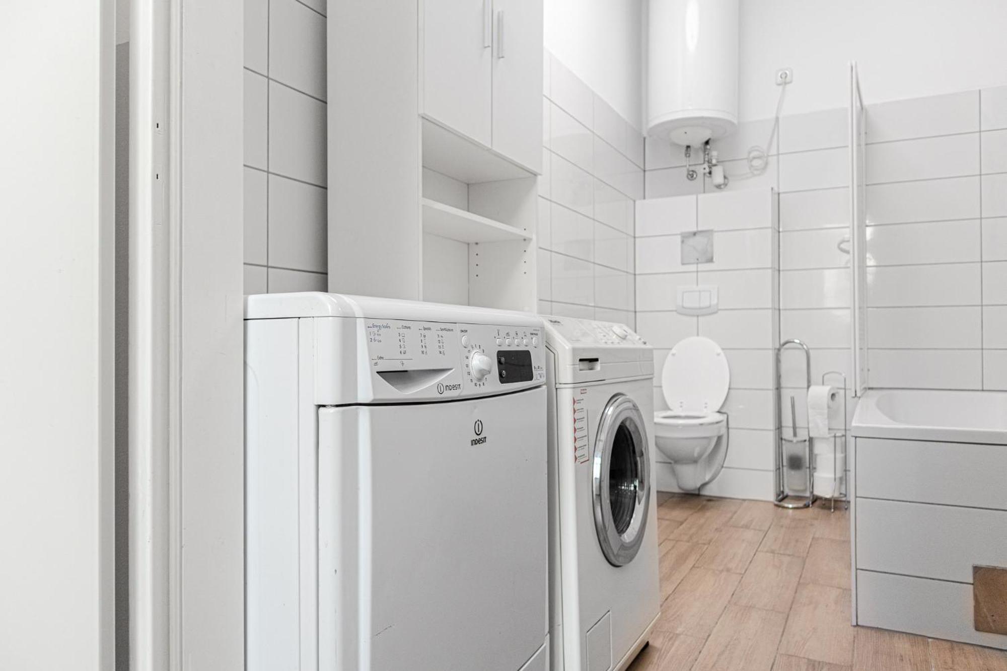 Lovely 2Br Shared Apartment, Enkplatz U3, 15Min To Center Wien Eksteriør bilde