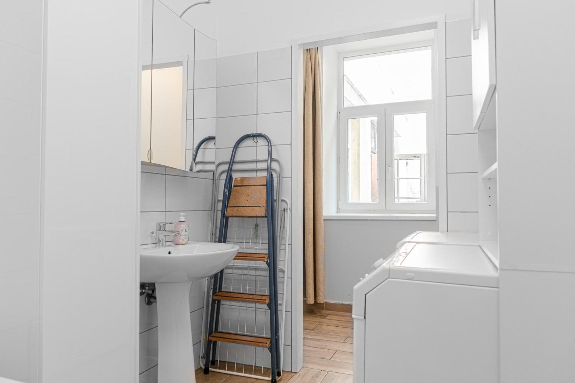 Lovely 2Br Shared Apartment, Enkplatz U3, 15Min To Center Wien Eksteriør bilde